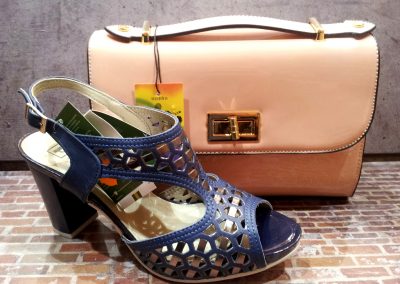 Zapato con un bolso a juego de HiperCalzados Cieza.
