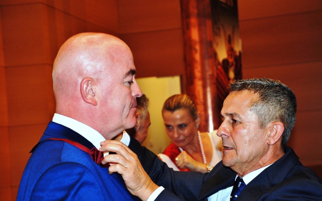 Le otorgan al ciezano Eduardo López la máxima condecoración de las Artes Marciales