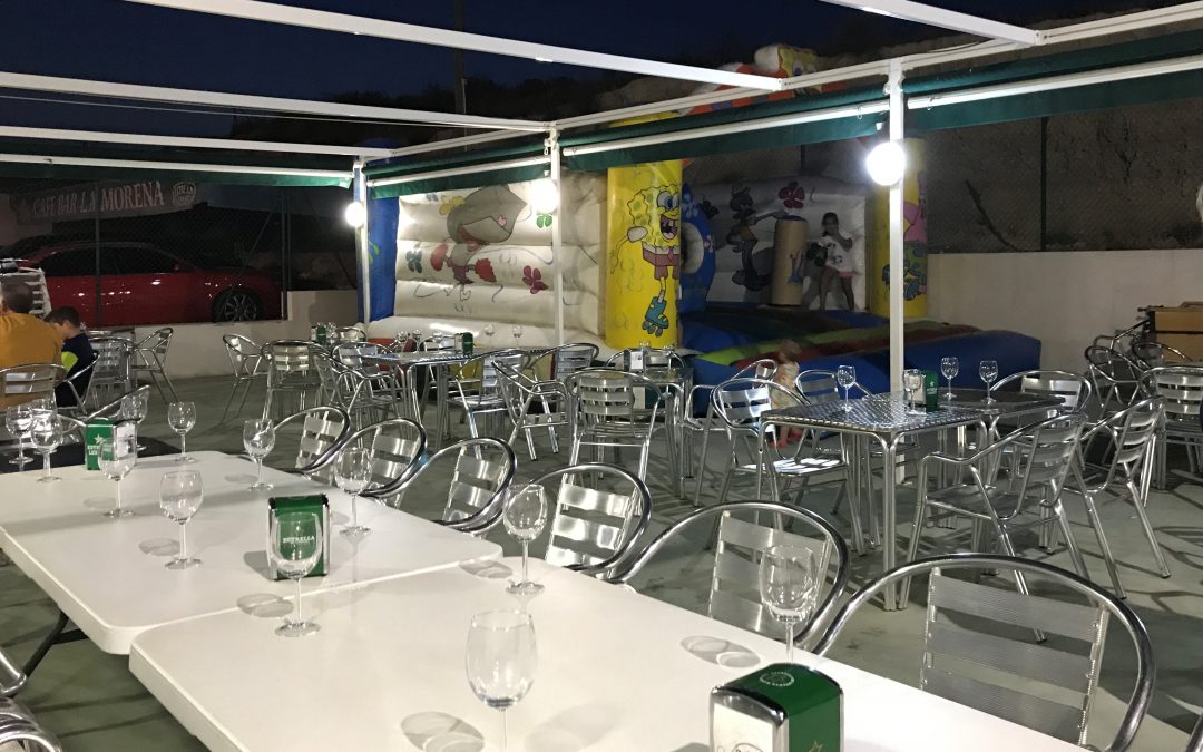 El gobierno municipal tramita la suspensión de la tasa por mesas y sillas en terrazas y la ampliación de la superficie