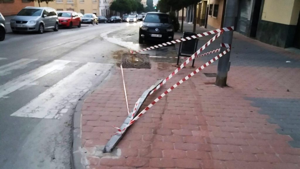 Fotografía de un Destrozo en mobiliario urbano de Cieza por un conductor ebrio.