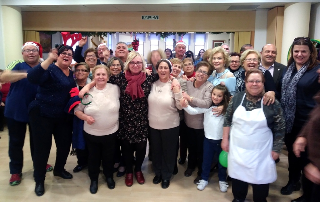 El Centro Municipal de Mayores Las Morericas de Cieza celebra su comida de Navidad 2017