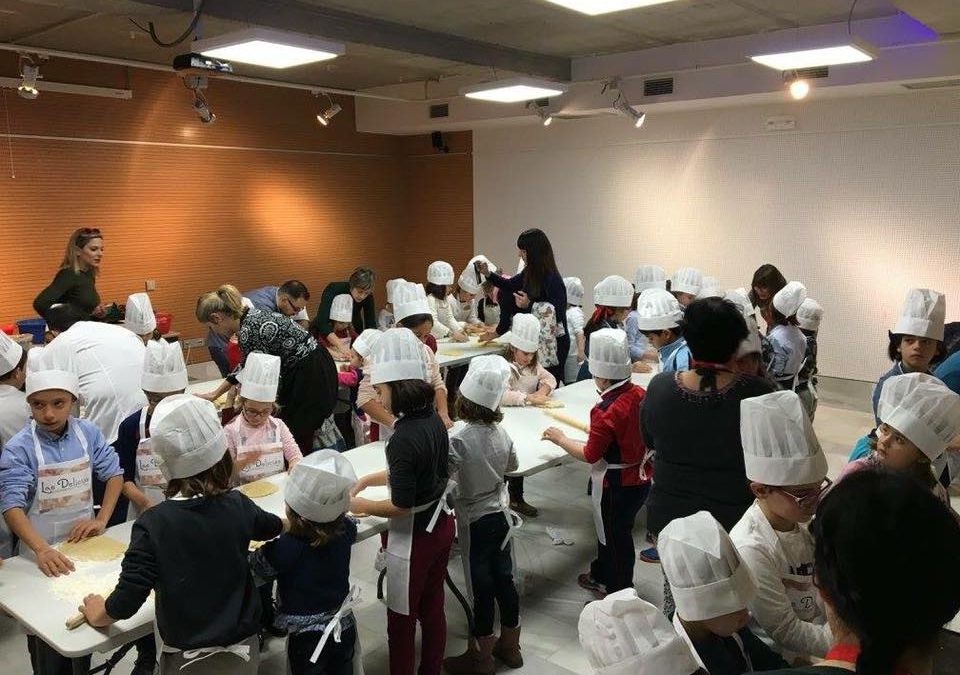 El Centro de Folklore de Cieza organiza sus talleres familiares navideños