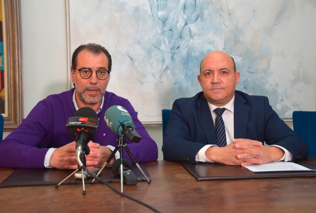 fotografía del Concejal de Turismo, Antonio Moya, y el Alcalde de Cieza, Pascual Lucas