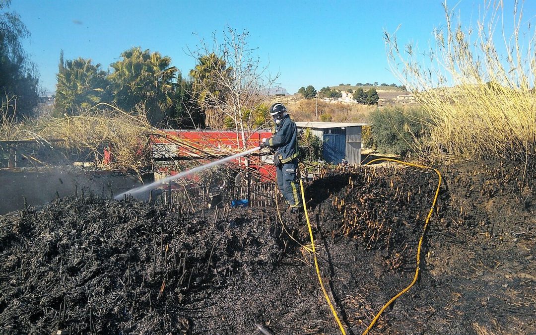 Efectivos del Plan Infomur apagan un incendio en el Maripinar