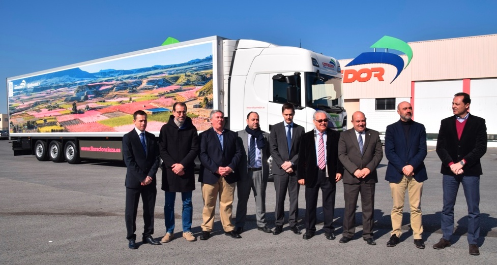 Imagen de la Presentación del Camión de la Floración de Cieza en Transportes Hermanos Corredor de Cieza.