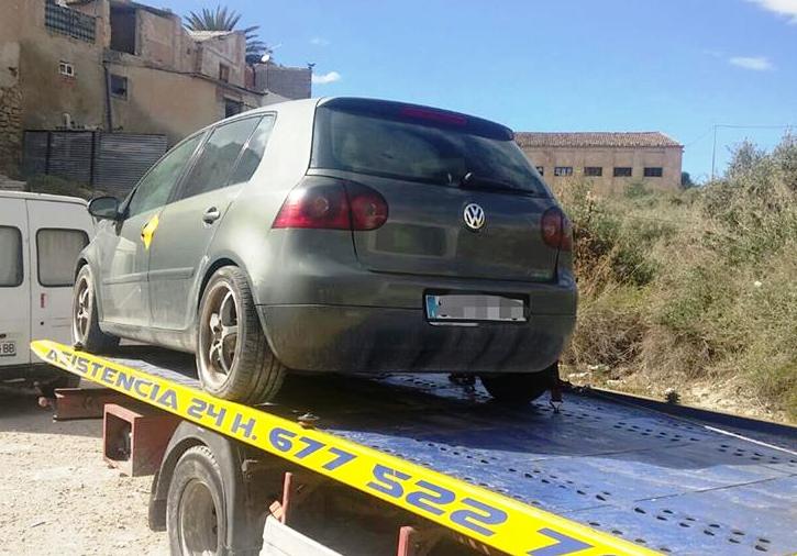 La Policía Local de Cieza retira un vehículo que carecía de permiso de circulación, seguro obligatorio e ITV