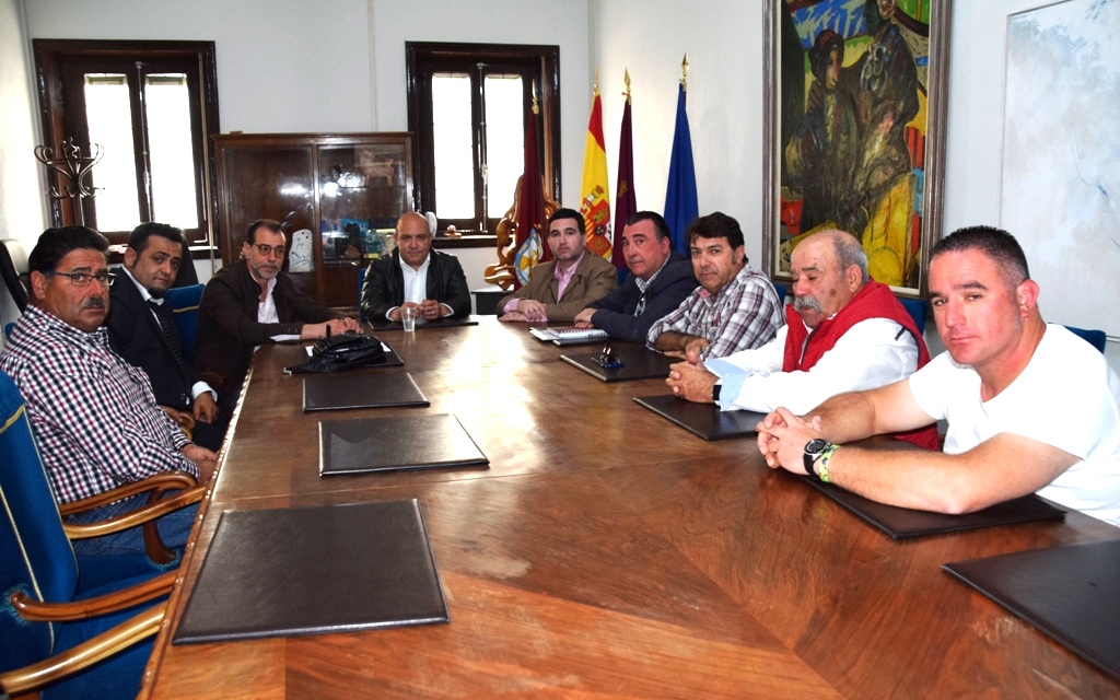El equipo de gobierno estudia alternativas a la instalación de granjas en Cieza