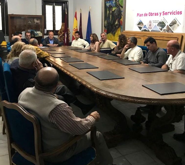 El Alcalde de Cieza Pascual Lucas y el Concejal Antonio Moya se reúnen con los vecinos de “el Maripinar” para explicarles la situación y acciones realizadas