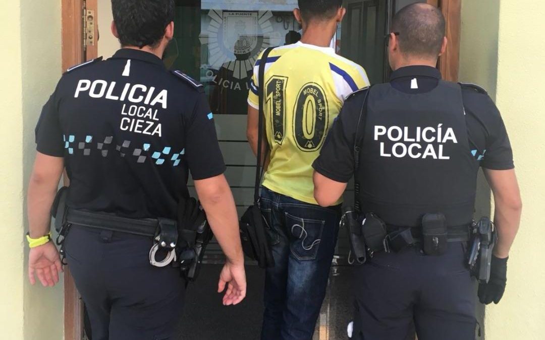 Interceptado un varón que había cometido tres hurtos en establecimientos comerciales