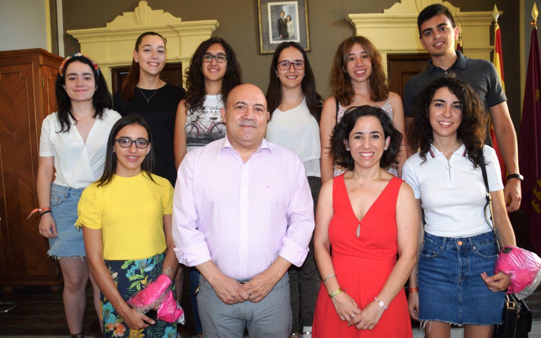 El alcalde de Cieza recibe a los músicos ciezanos de la OJPA, ganadora en el Festival Internacional Summa Cum Laude de Viena