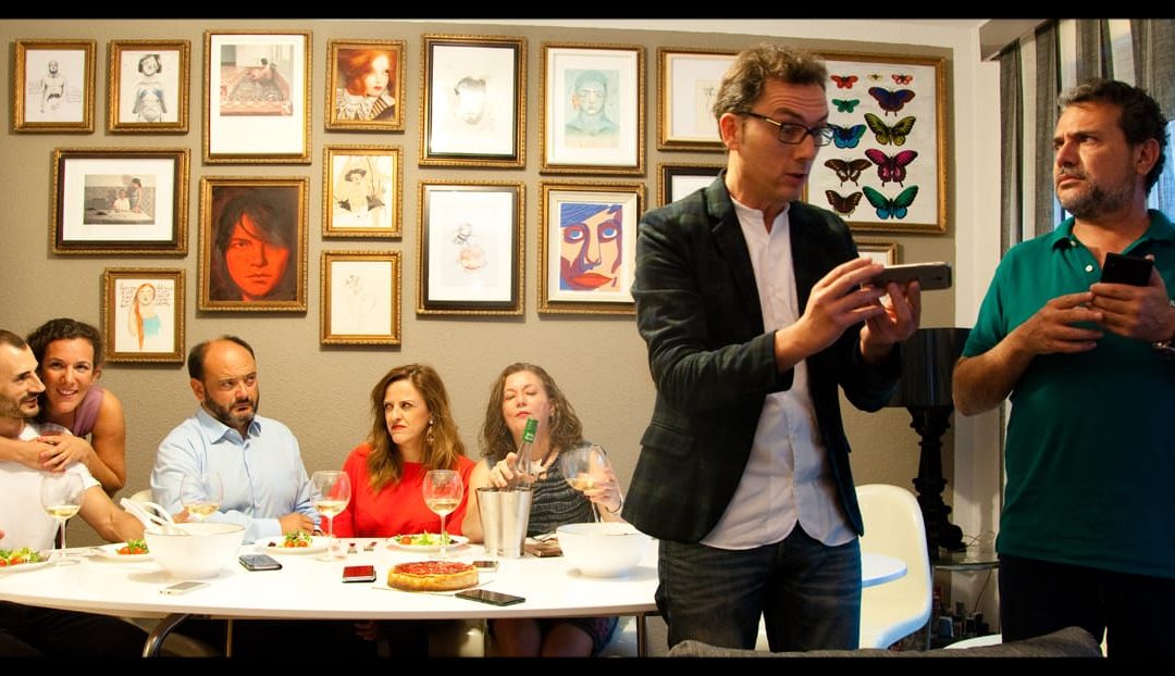 El actor y humorista ciezano Pedro Antonio López presenta la obra «Extraños en la cena» en el Club Atalaya