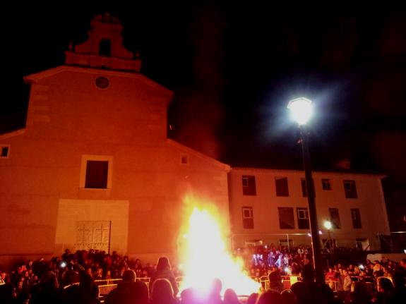 Imagen de las Lumbres de San Antón en Cieza, foto J. López.