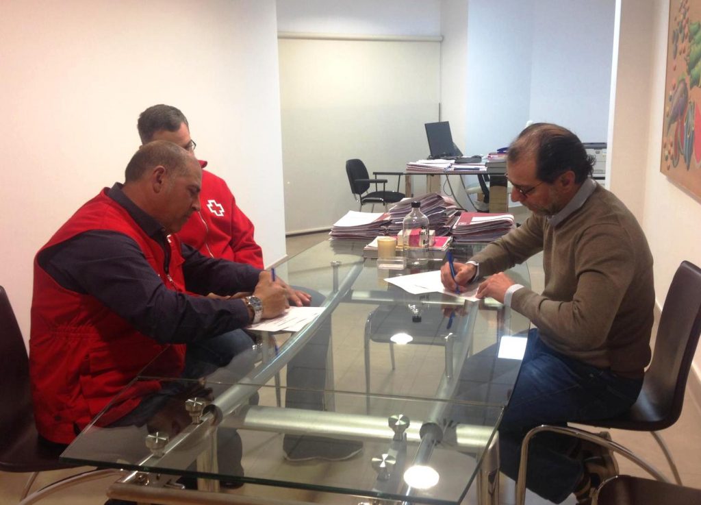 Imagen de la Firma convenio Ayuntamiento de Cieza y Cruz Roja.