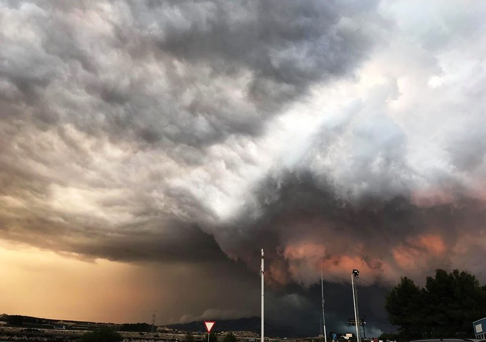 Impresiona esta foto de la tormenta que ha dejado abundante agua en la Sierra de la Pila