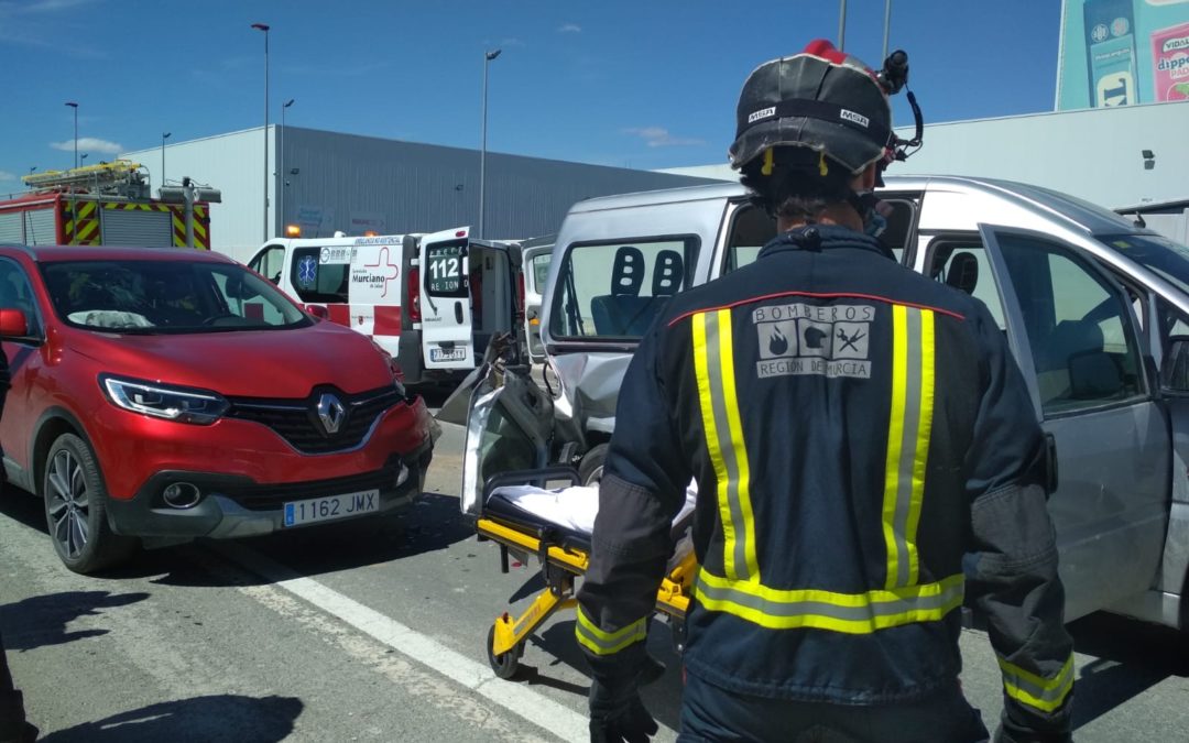 Un accidente de tráfico deja tres heridos en Cieza