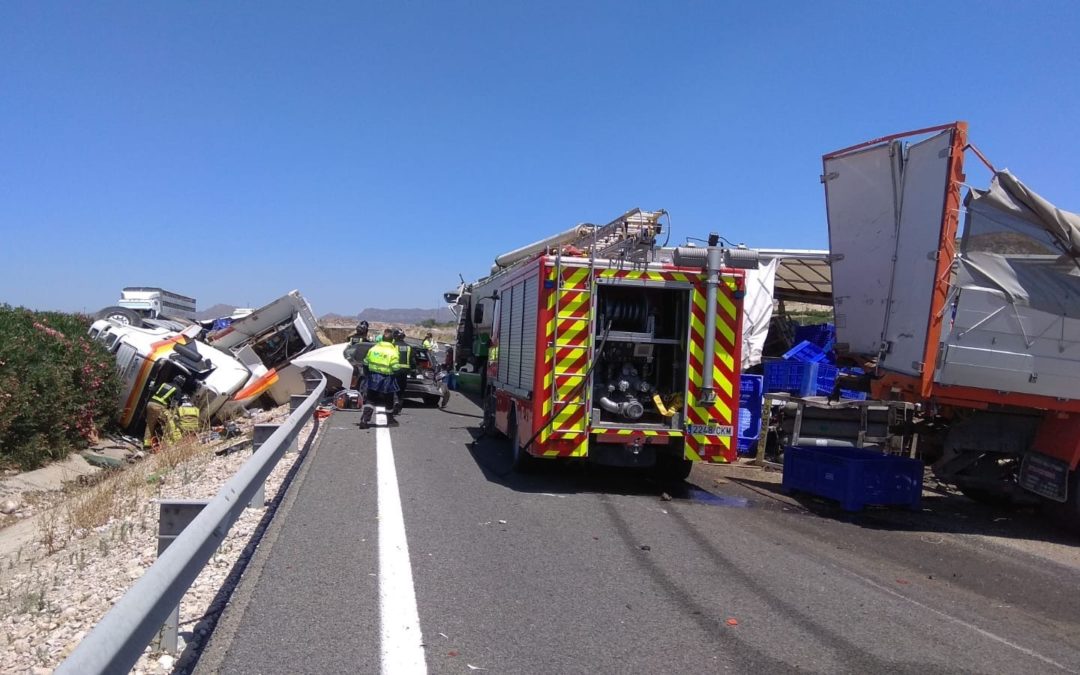 Un accidente multiple deja 4 heridos en Cieza