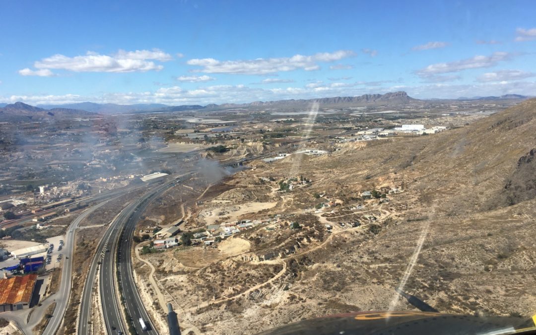 Incendio de cultivos abandonados en Cieza