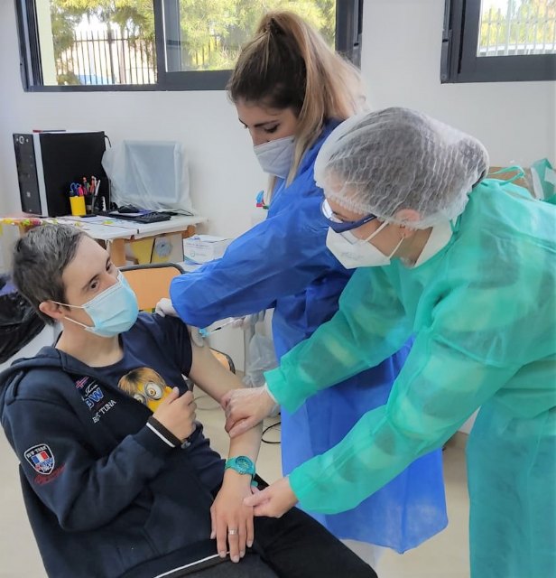 Se inicia la vacunación a grandes dependientes en Cieza