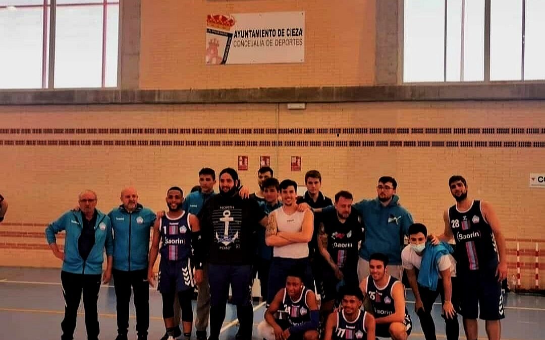 El Asesoría Saorin sénior de Siyâsa de baloncesto da un golpe sobre la mesa
