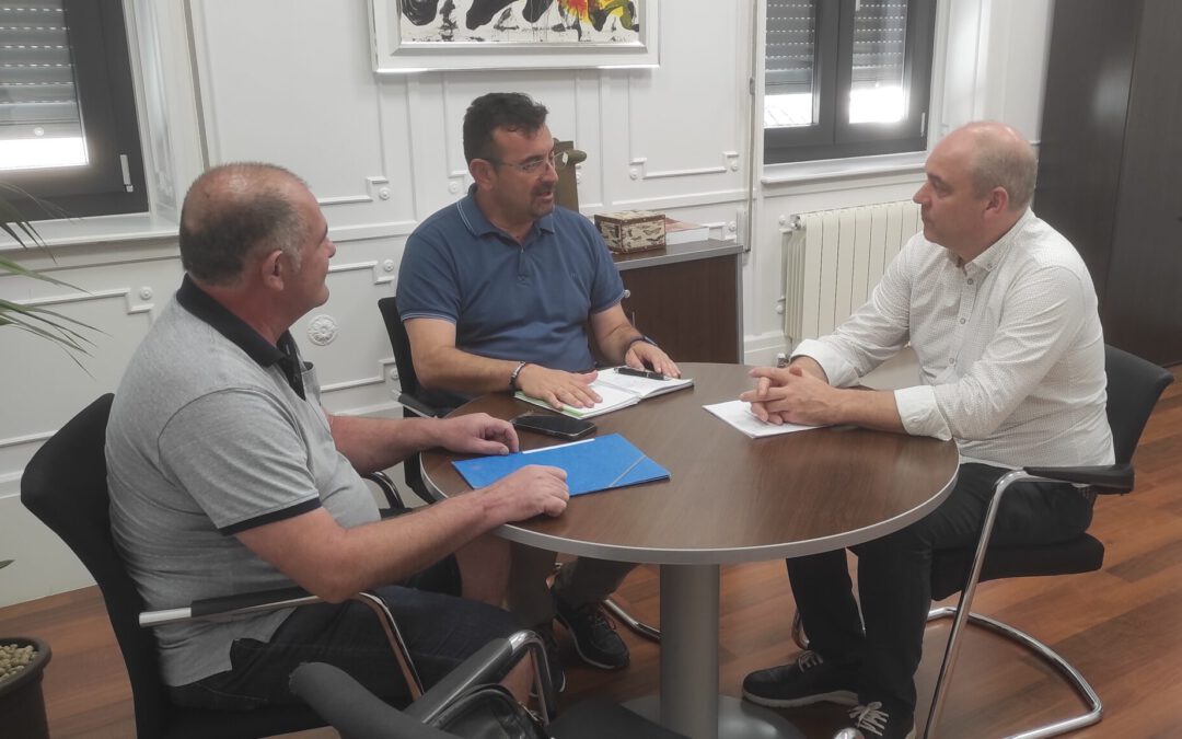 El alcalde de Cieza se reúne con el Grupo Almadenes