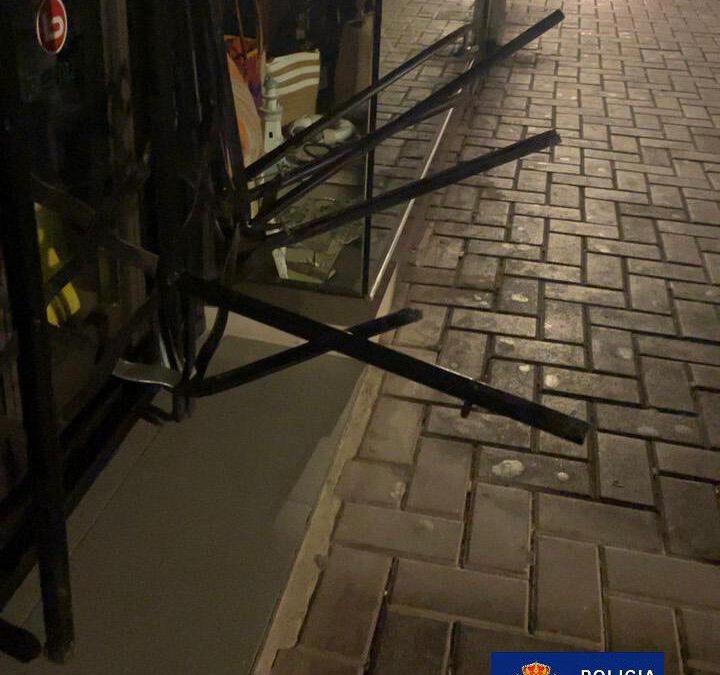 Detenido por cometer presuntamente varios robos en viviendas y comercios.