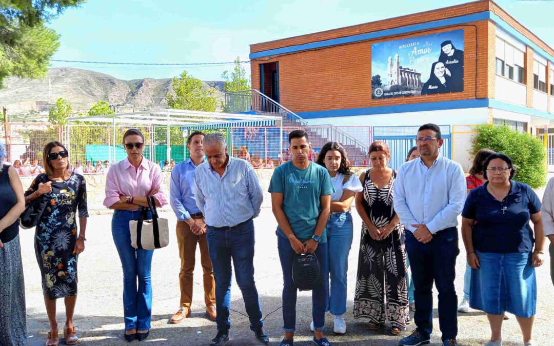 El Ayuntamiento se suma a las condolencias del colegio en el que estudia la hija de la mujer asesinada supuestamente por su expareja