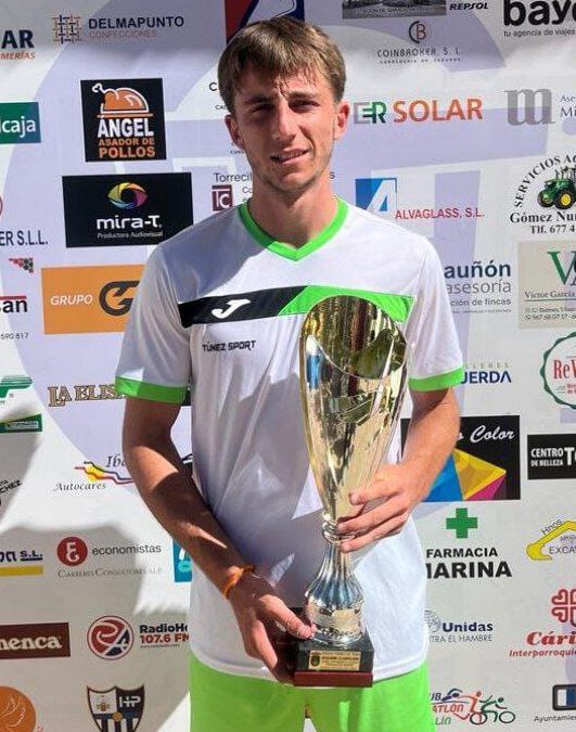 El tenista Eneko Ríos finalista en el Open Nacional de Hellín