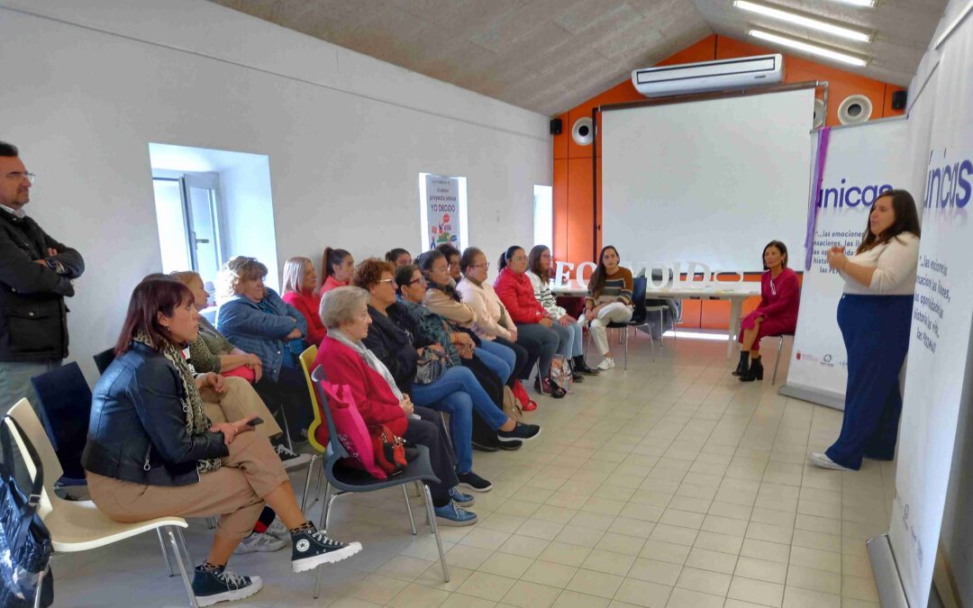La biblioteca acogió el taller “Yo decido” del proyecto Únicas