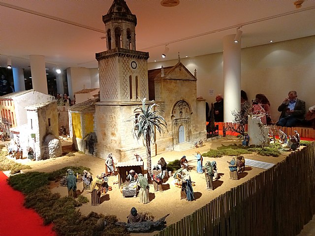 El belén municipal ofrece una fiel reproducción de la basílica de la Asunción