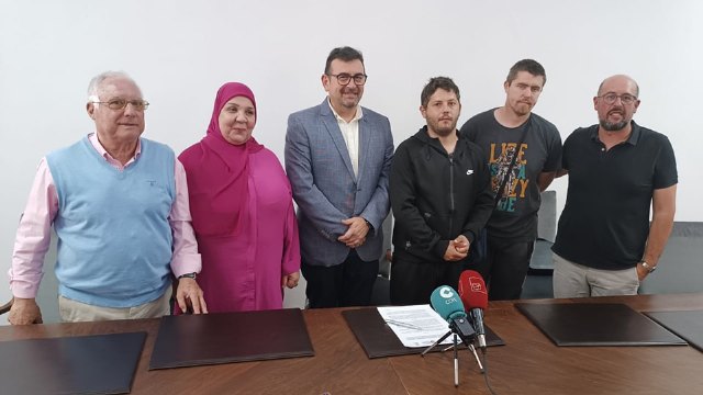 Firman un convenio entre Ayuntamiento y AFEMCE