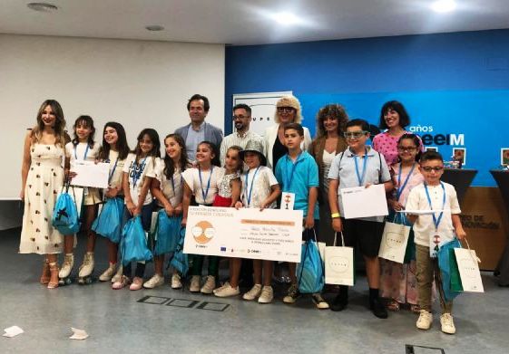 El II Concurso ´Tu mirada creativa´ entrega el premio al estudiante de primaria con más imaginación