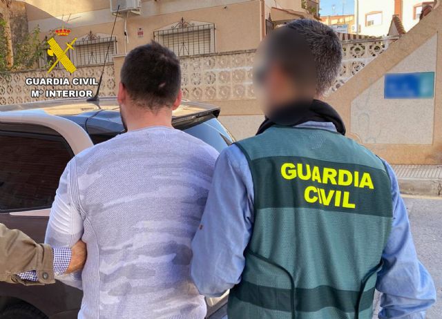 La Guardia Civil detiene al presunto autor de una serie de hurtos en comercios de Cieza