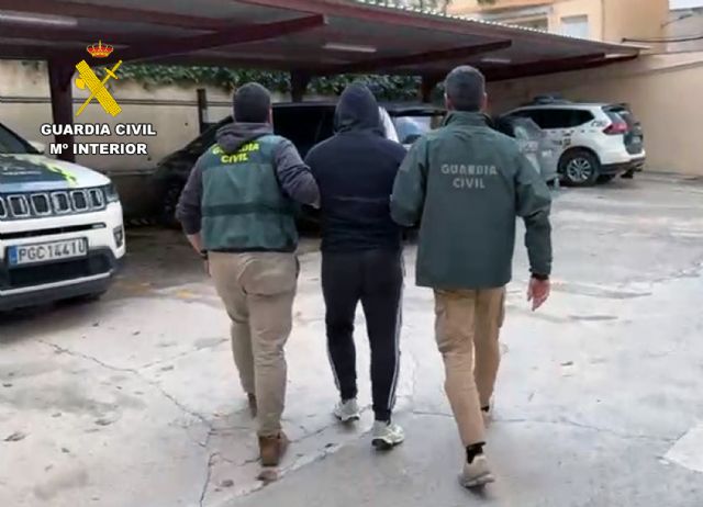 La Guardia Civil detiene a un agente de seguros en Cieza por estafa
