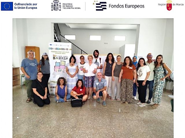 Miembros del Grupo de Acción Local “Tejiendo Barrio, Hilando Vidas” asisten a jornada formativa en Jumilla